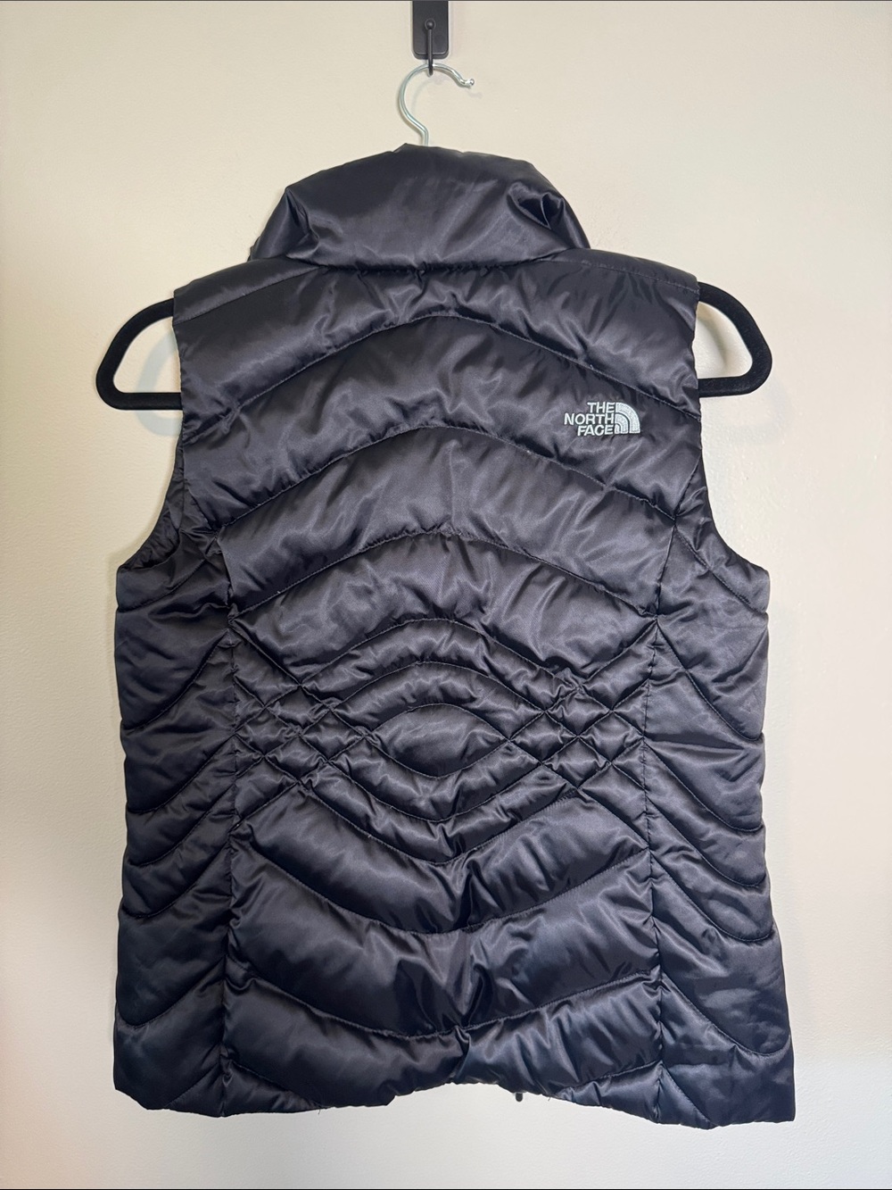 The North Face Women’s 550 Quilted Puffer Vest - Picture 6 of 6